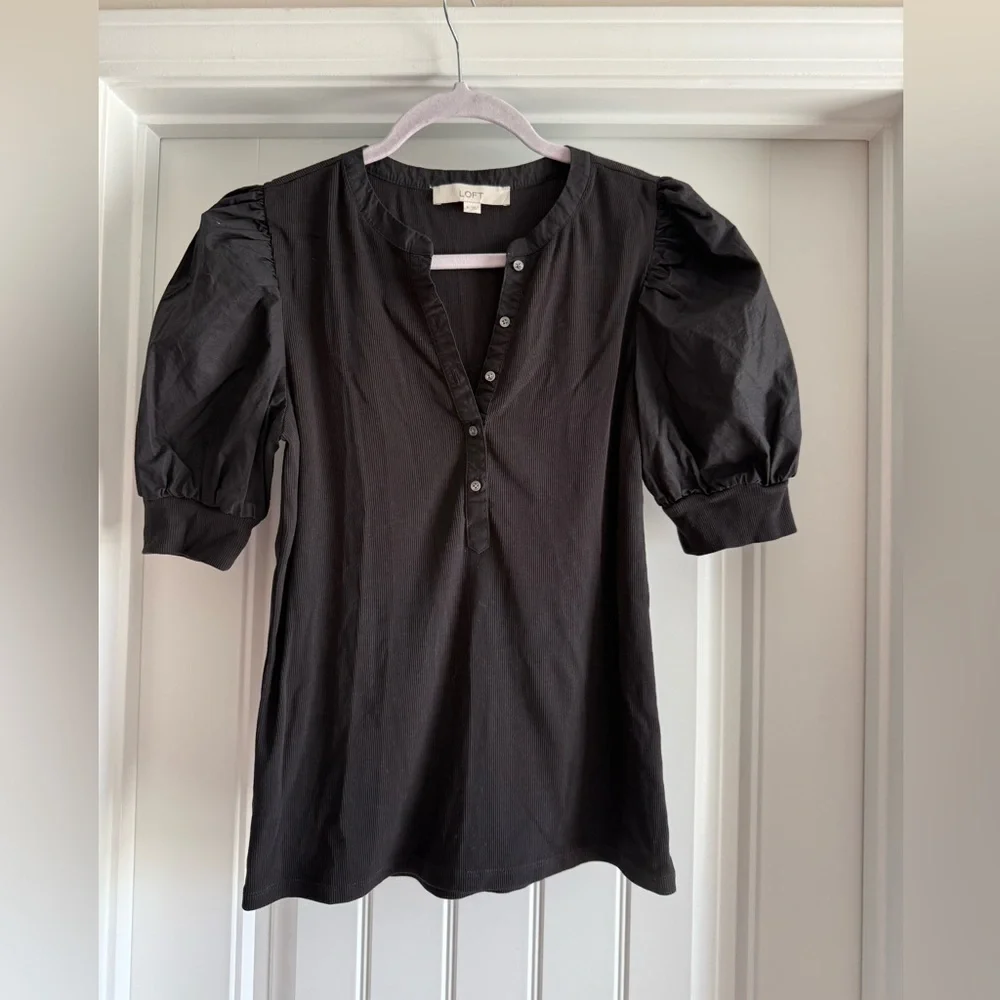 LOFT black puff sleeve ribbed Henley, size M - Picture 3 of 5